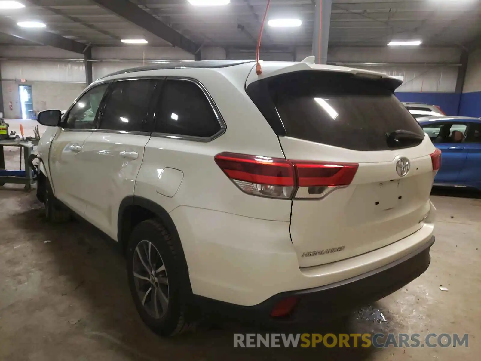 3 Photograph of a damaged car 5TDJZRFH9KS608109 TOYOTA HIGHLANDER 2019