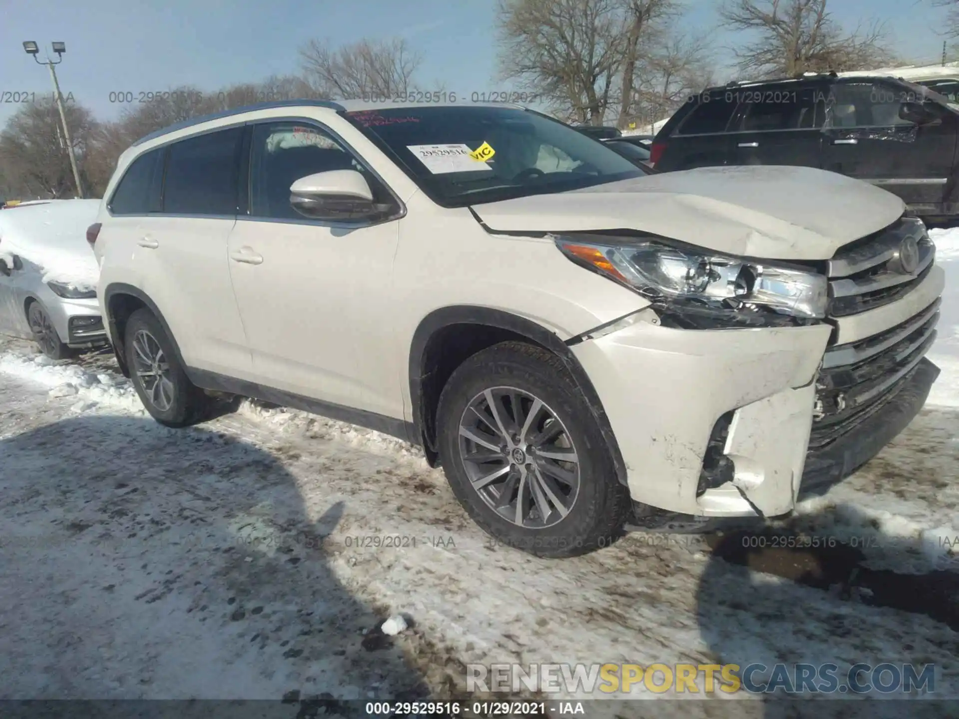 1 Photograph of a damaged car 5TDJZRFH9KS608241 TOYOTA HIGHLANDER 2019