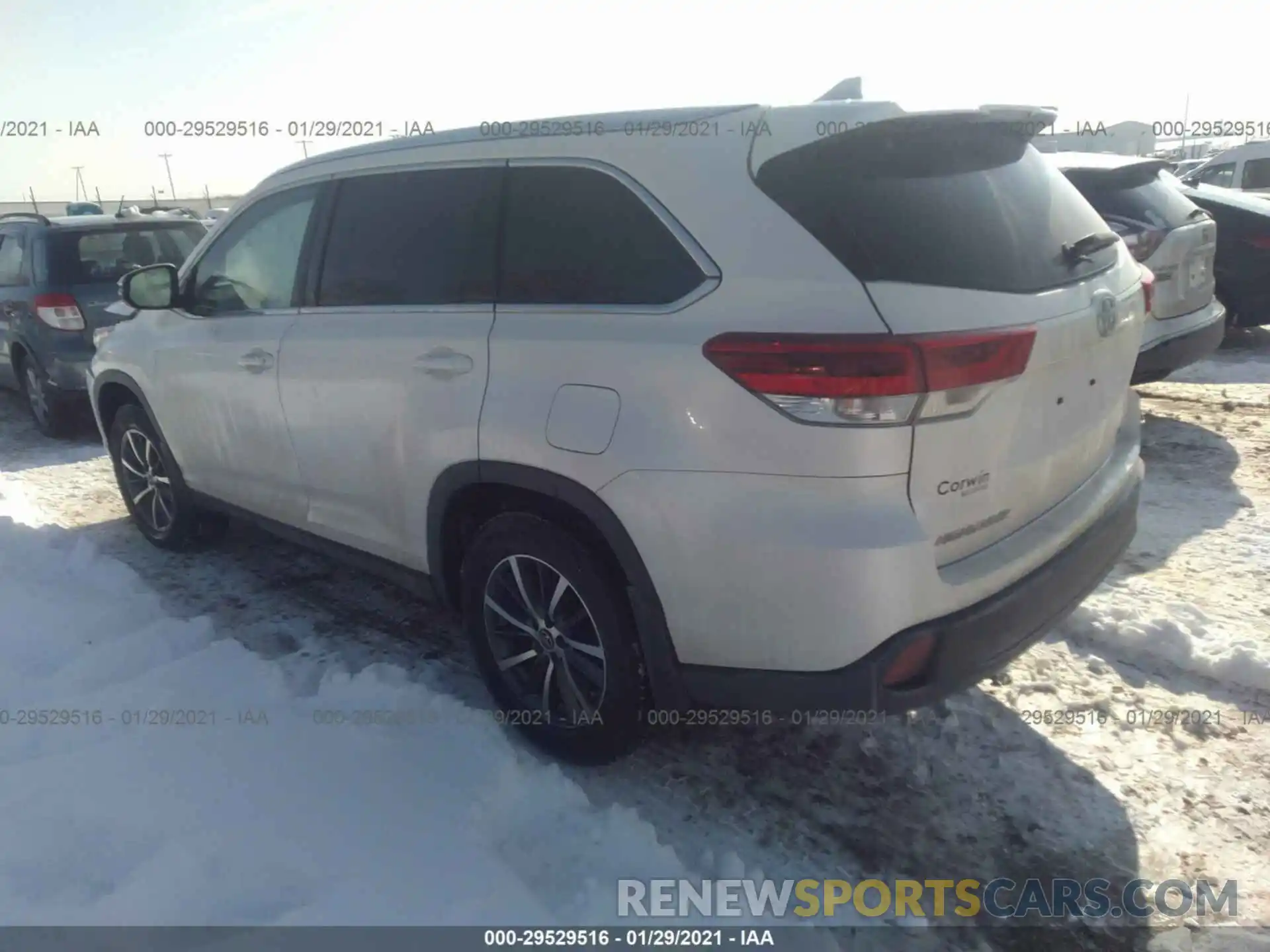 3 Photograph of a damaged car 5TDJZRFH9KS608241 TOYOTA HIGHLANDER 2019