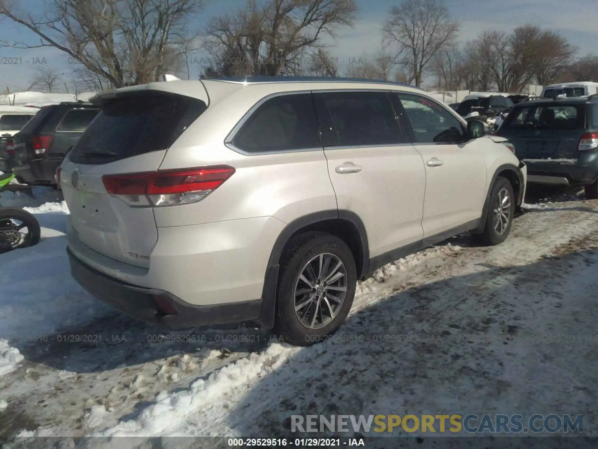 4 Photograph of a damaged car 5TDJZRFH9KS608241 TOYOTA HIGHLANDER 2019