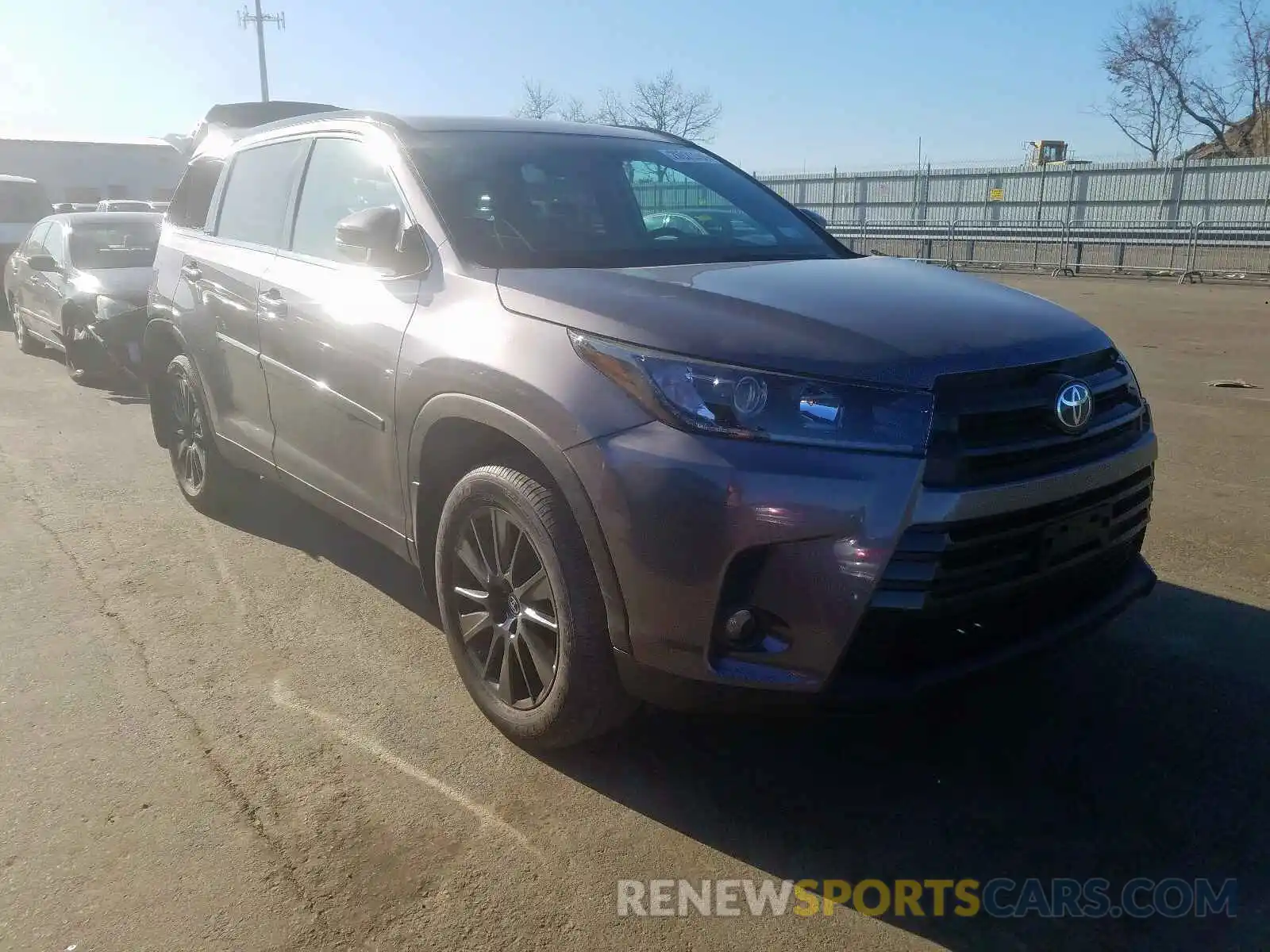 1 Photograph of a damaged car 5TDJZRFH9KS610667 TOYOTA HIGHLANDER 2019