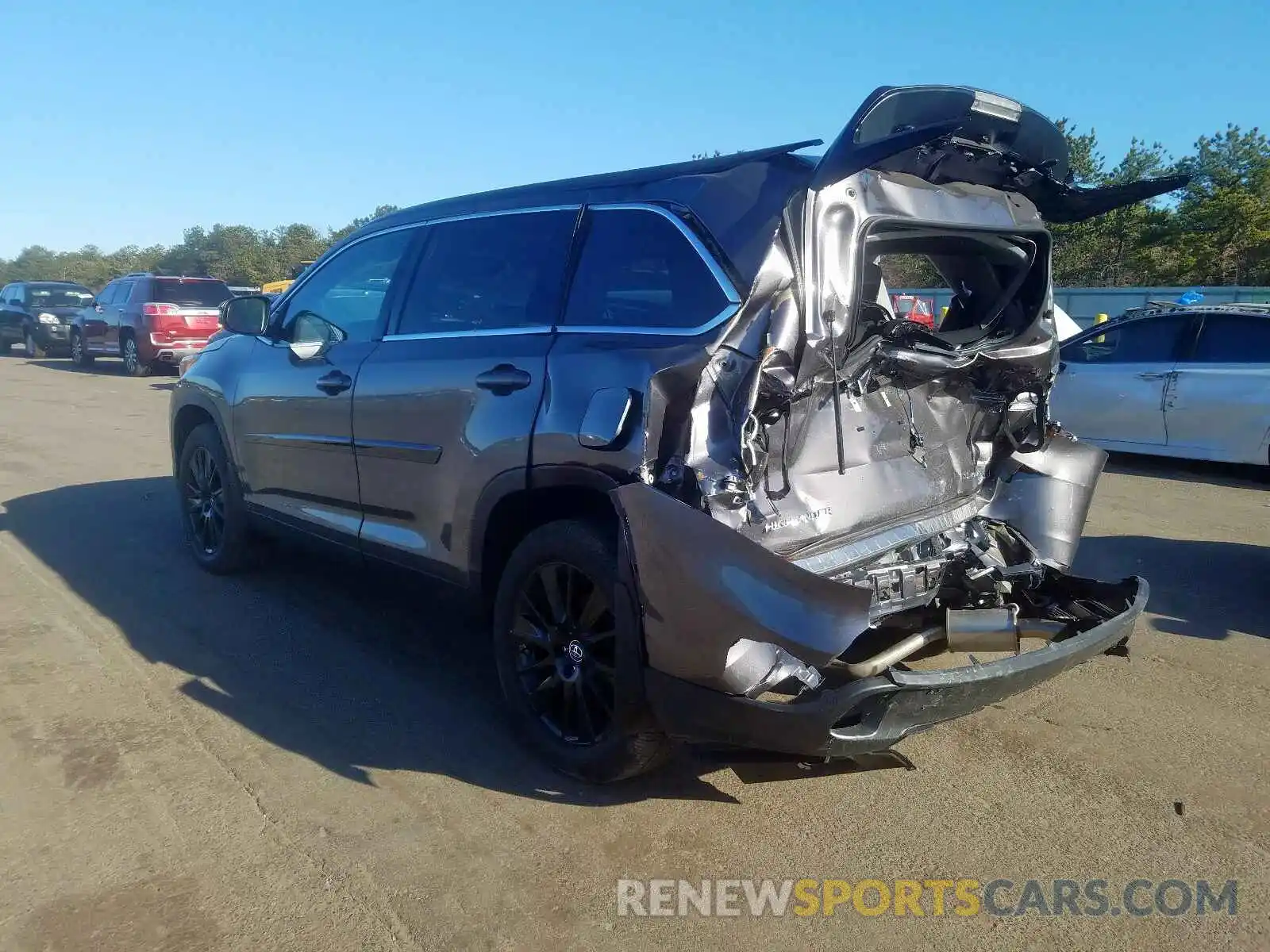 3 Photograph of a damaged car 5TDJZRFH9KS610667 TOYOTA HIGHLANDER 2019