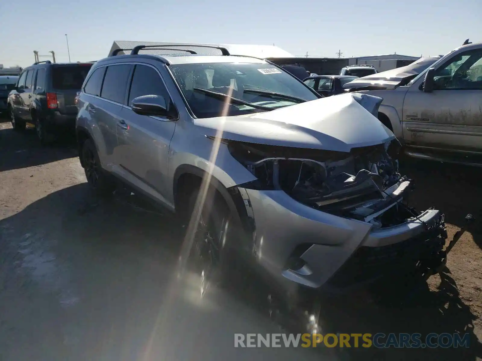 1 Photograph of a damaged car 5TDJZRFH9KS611219 TOYOTA HIGHLANDER 2019