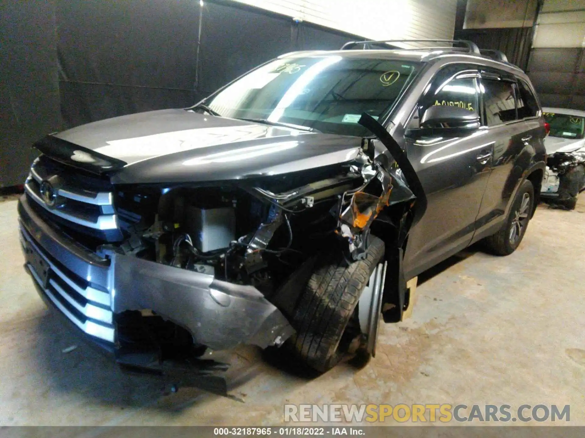 6 Photograph of a damaged car 5TDJZRFH9KS612760 TOYOTA HIGHLANDER 2019