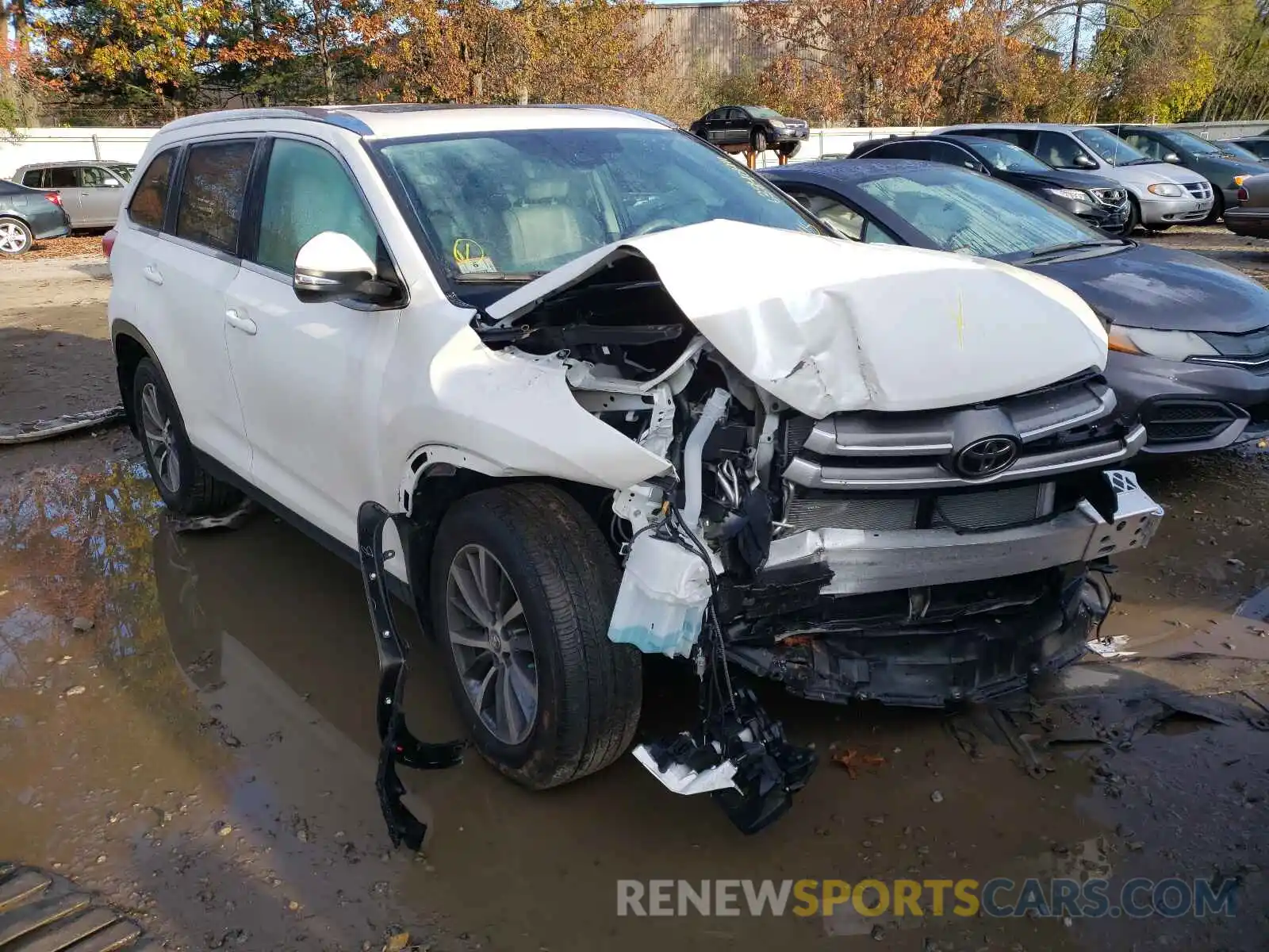 1 Photograph of a damaged car 5TDJZRFH9KS613455 TOYOTA HIGHLANDER 2019