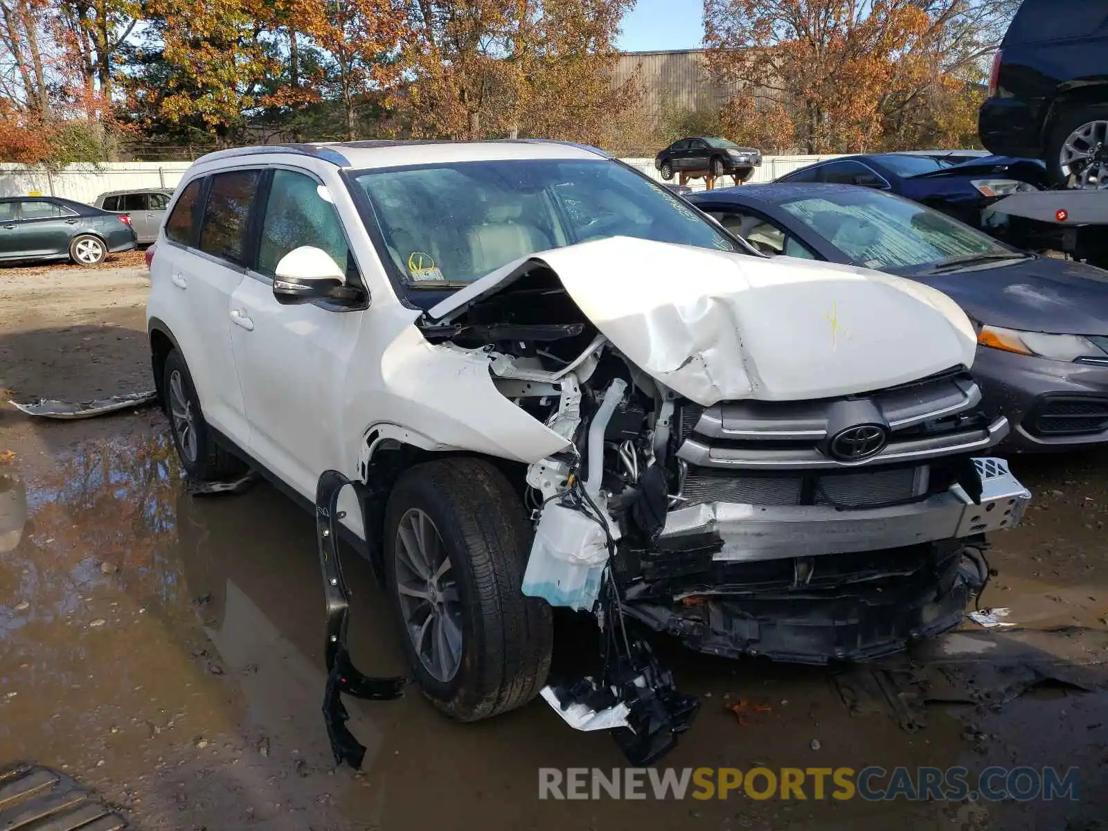 9 Photograph of a damaged car 5TDJZRFH9KS613455 TOYOTA HIGHLANDER 2019