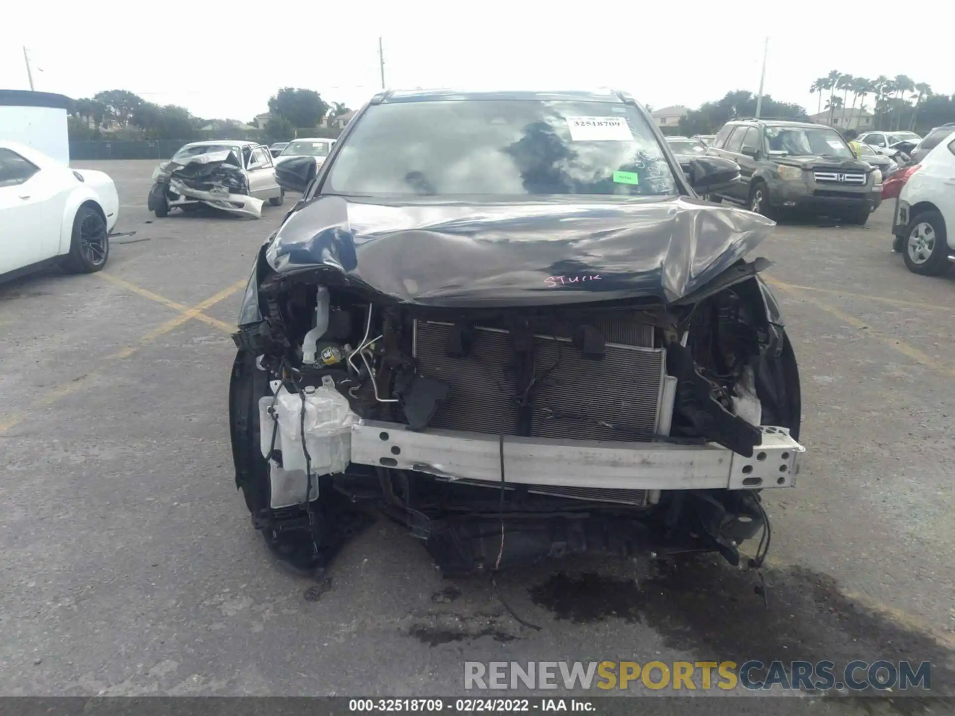 6 Photograph of a damaged car 5TDJZRFH9KS613648 TOYOTA HIGHLANDER 2019