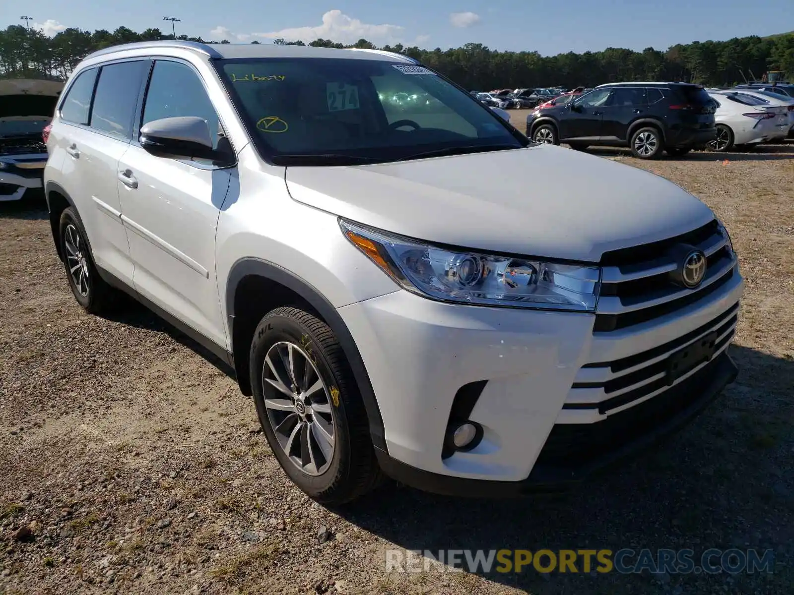 1 Photograph of a damaged car 5TDJZRFH9KS621460 TOYOTA HIGHLANDER 2019