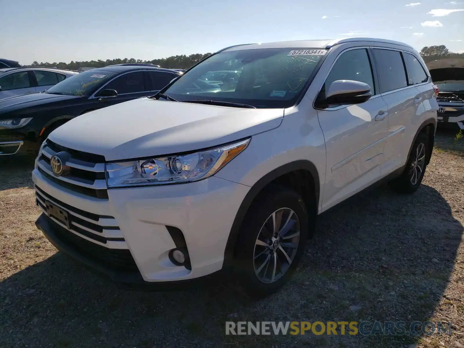 2 Photograph of a damaged car 5TDJZRFH9KS621460 TOYOTA HIGHLANDER 2019