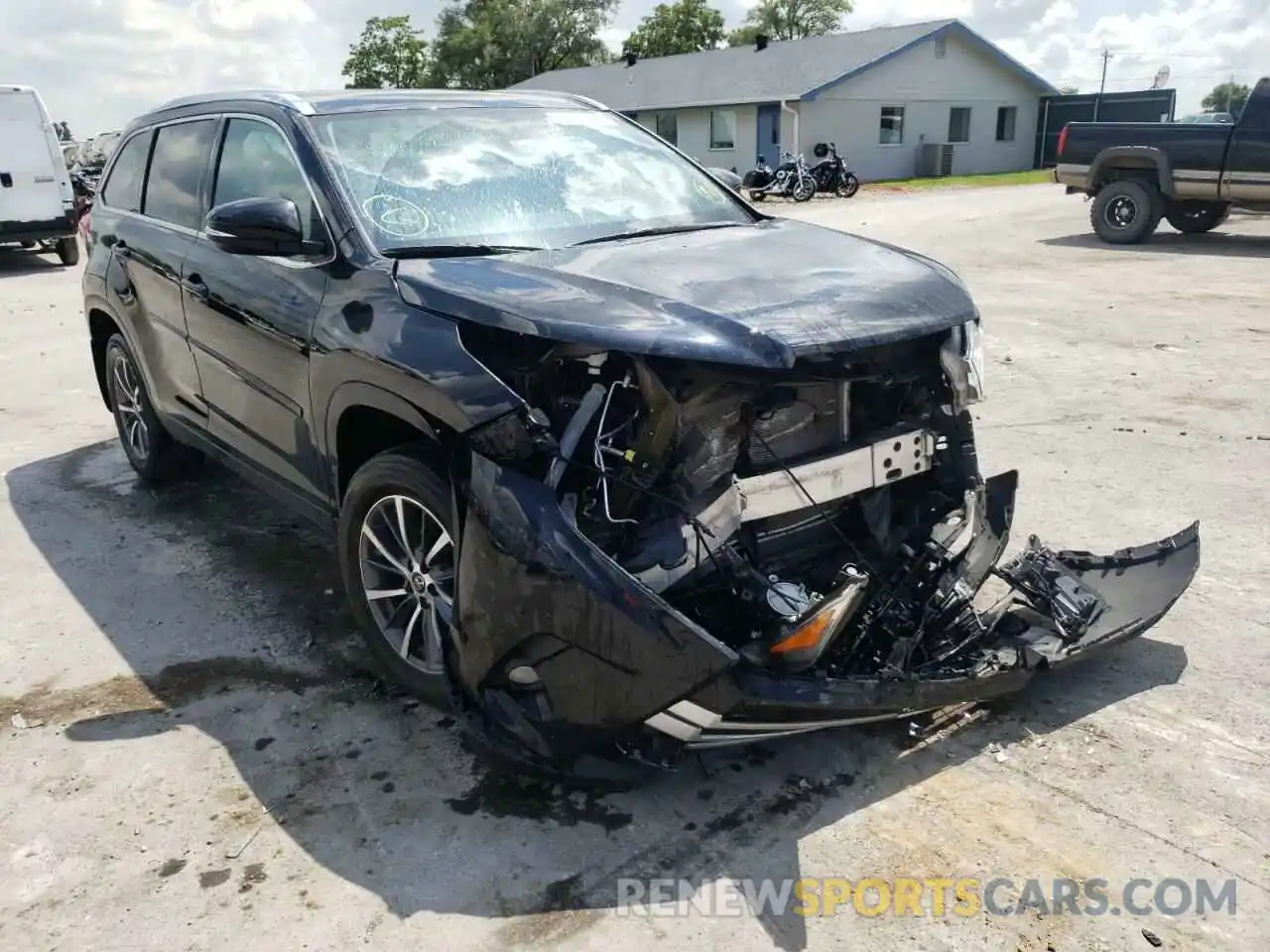 1 Photograph of a damaged car 5TDJZRFH9KS621880 TOYOTA HIGHLANDER 2019