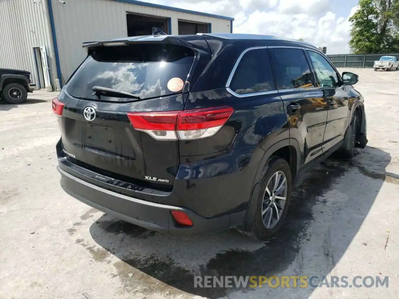 4 Photograph of a damaged car 5TDJZRFH9KS621880 TOYOTA HIGHLANDER 2019