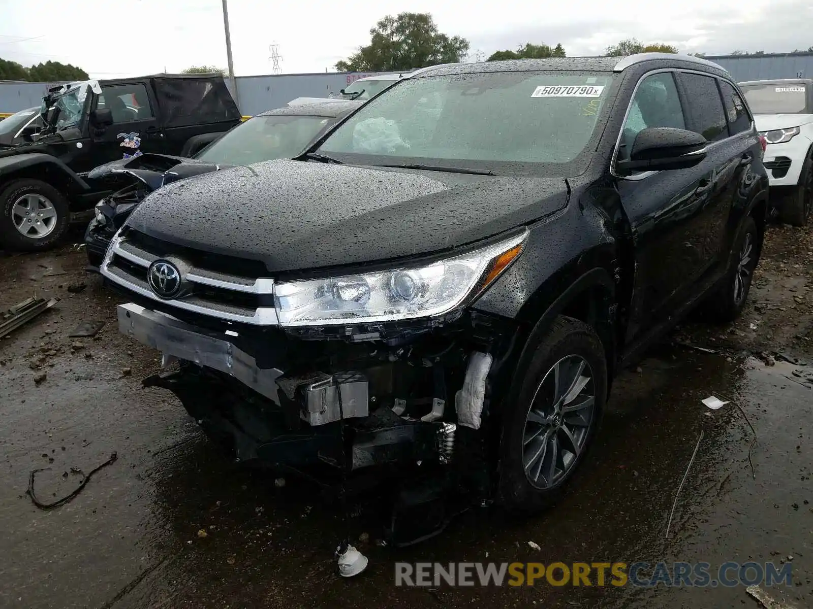 2 Photograph of a damaged car 5TDJZRFH9KS622012 TOYOTA HIGHLANDER 2019