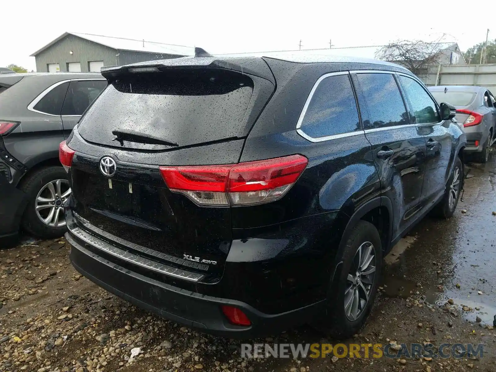 4 Photograph of a damaged car 5TDJZRFH9KS622012 TOYOTA HIGHLANDER 2019