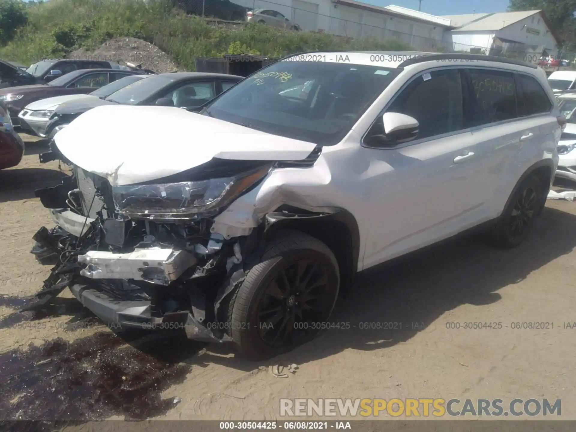 2 Photograph of a damaged car 5TDJZRFH9KS622768 TOYOTA HIGHLANDER 2019