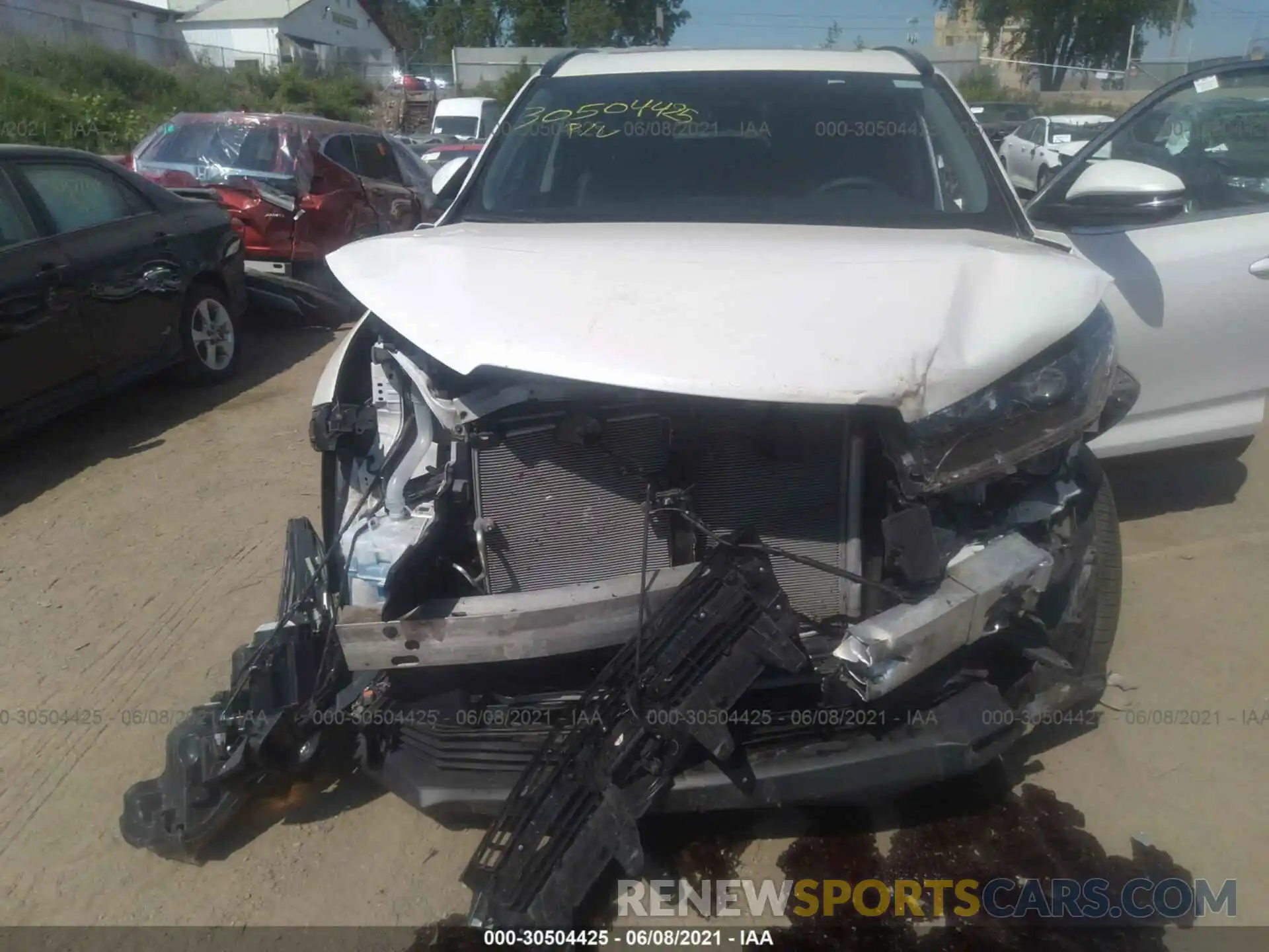 6 Photograph of a damaged car 5TDJZRFH9KS622768 TOYOTA HIGHLANDER 2019