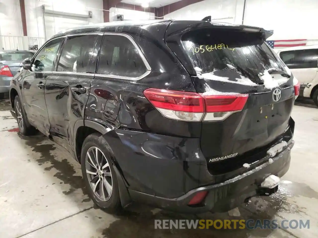 3 Photograph of a damaged car 5TDJZRFH9KS625914 TOYOTA HIGHLANDER 2019