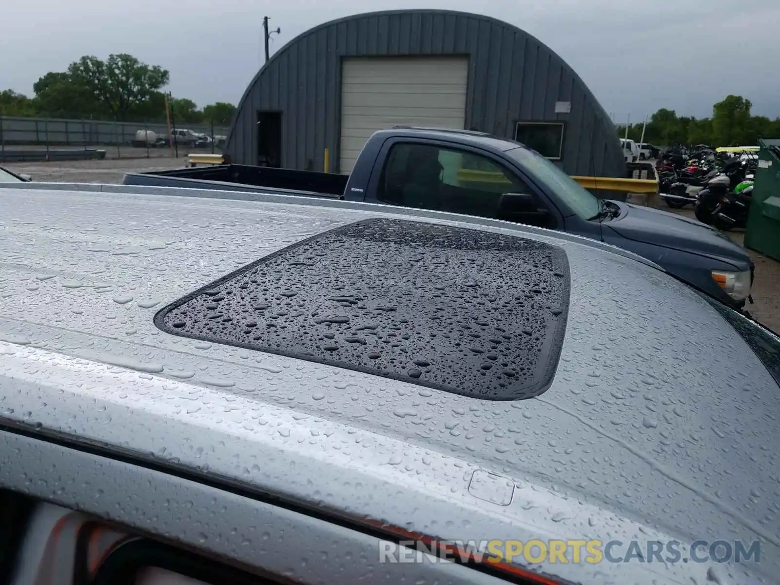 9 Photograph of a damaged car 5TDJZRFH9KS626805 TOYOTA HIGHLANDER 2019