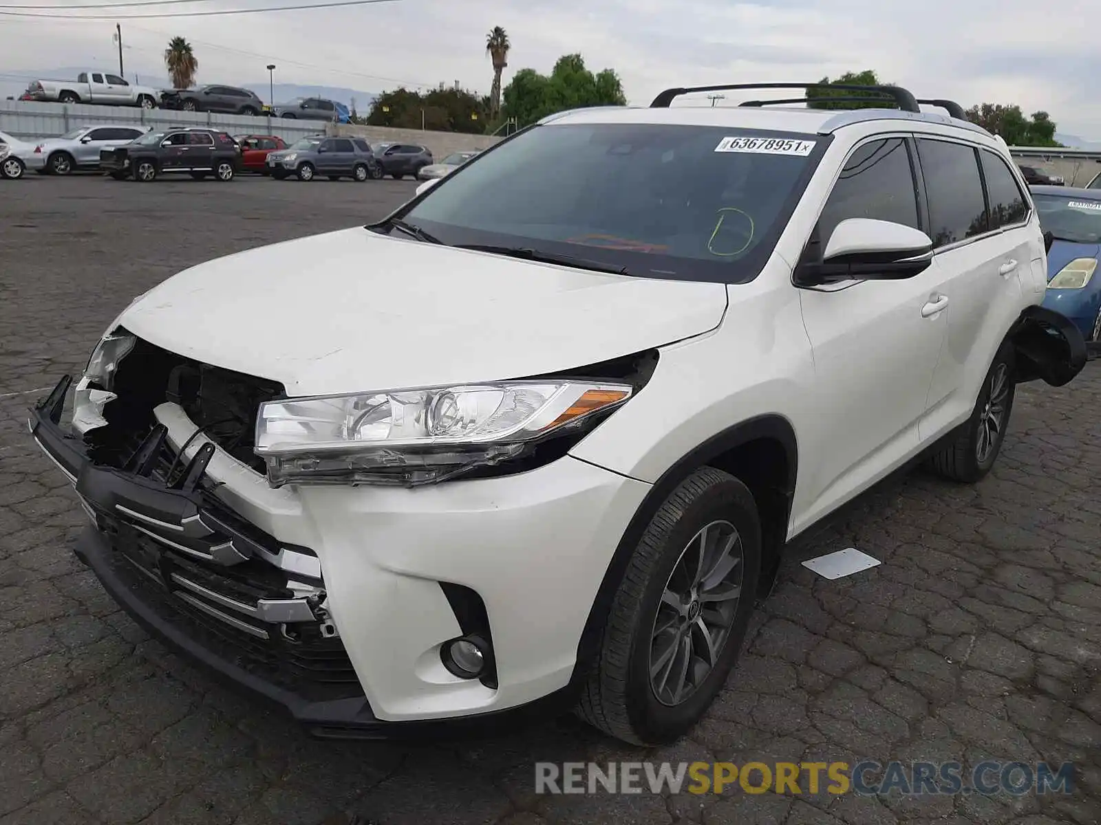 2 Photograph of a damaged car 5TDJZRFH9KS628778 TOYOTA HIGHLANDER 2019