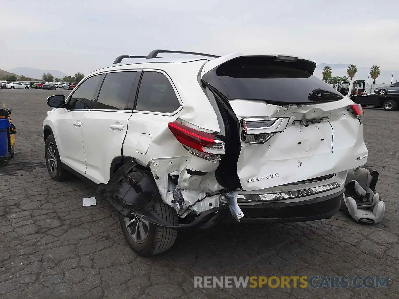 3 Photograph of a damaged car 5TDJZRFH9KS628778 TOYOTA HIGHLANDER 2019