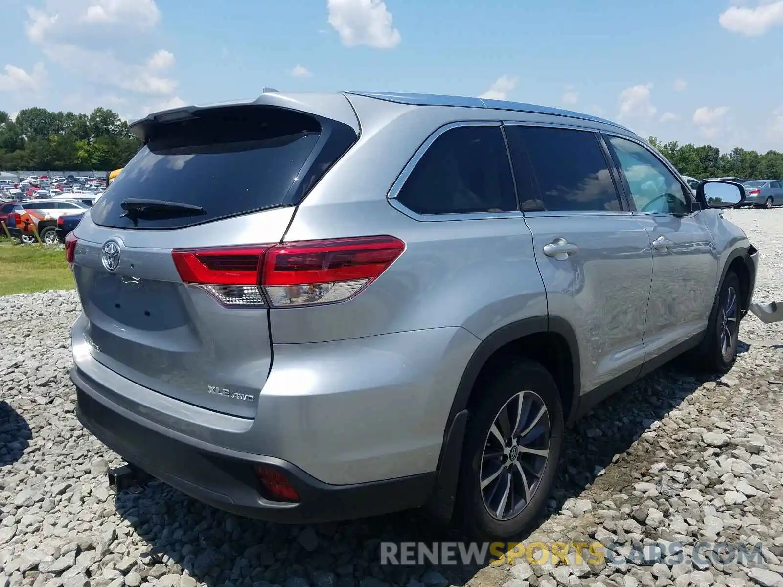 4 Photograph of a damaged car 5TDJZRFH9KS705908 TOYOTA HIGHLANDER 2019