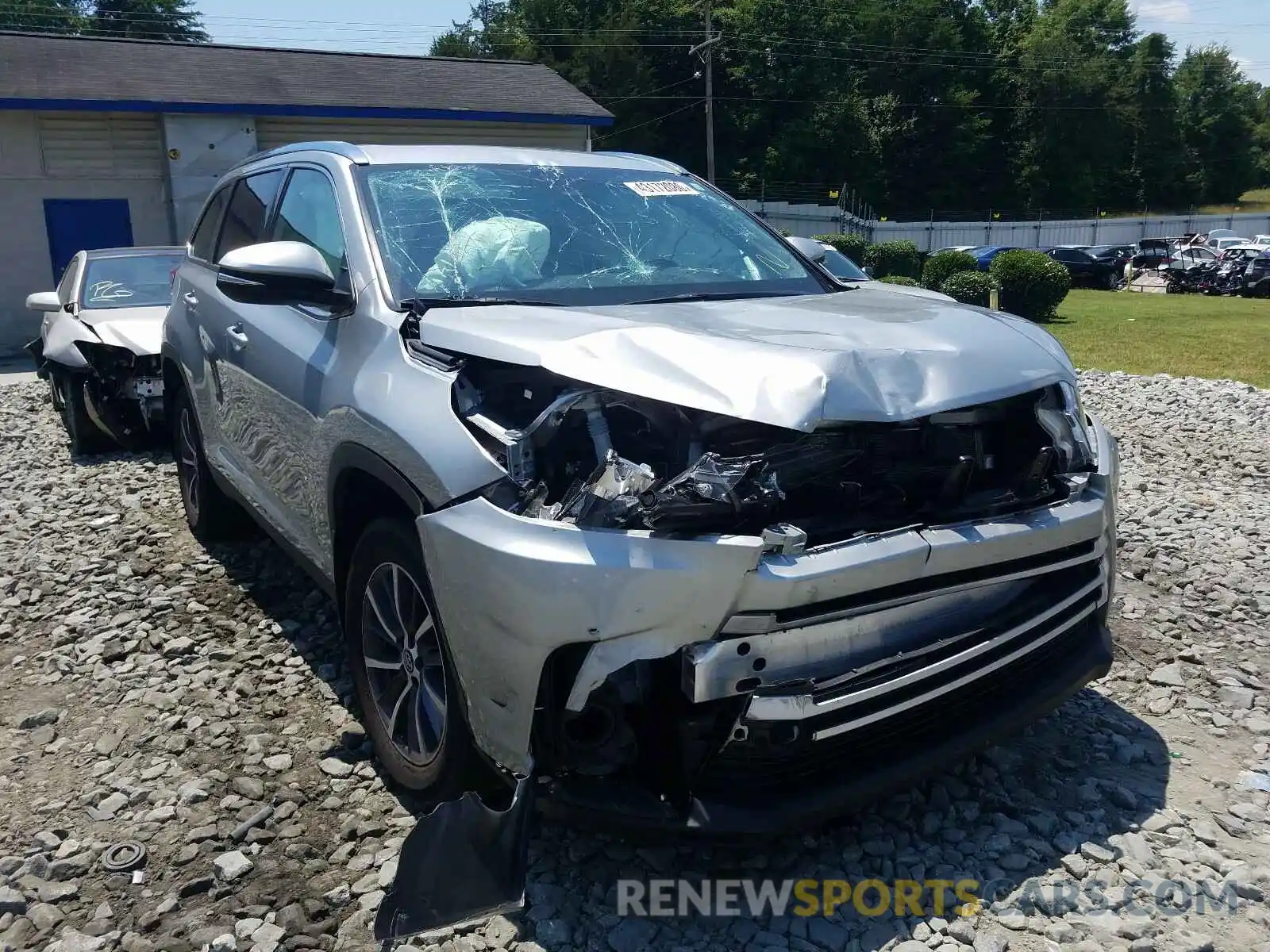 9 Photograph of a damaged car 5TDJZRFH9KS705908 TOYOTA HIGHLANDER 2019