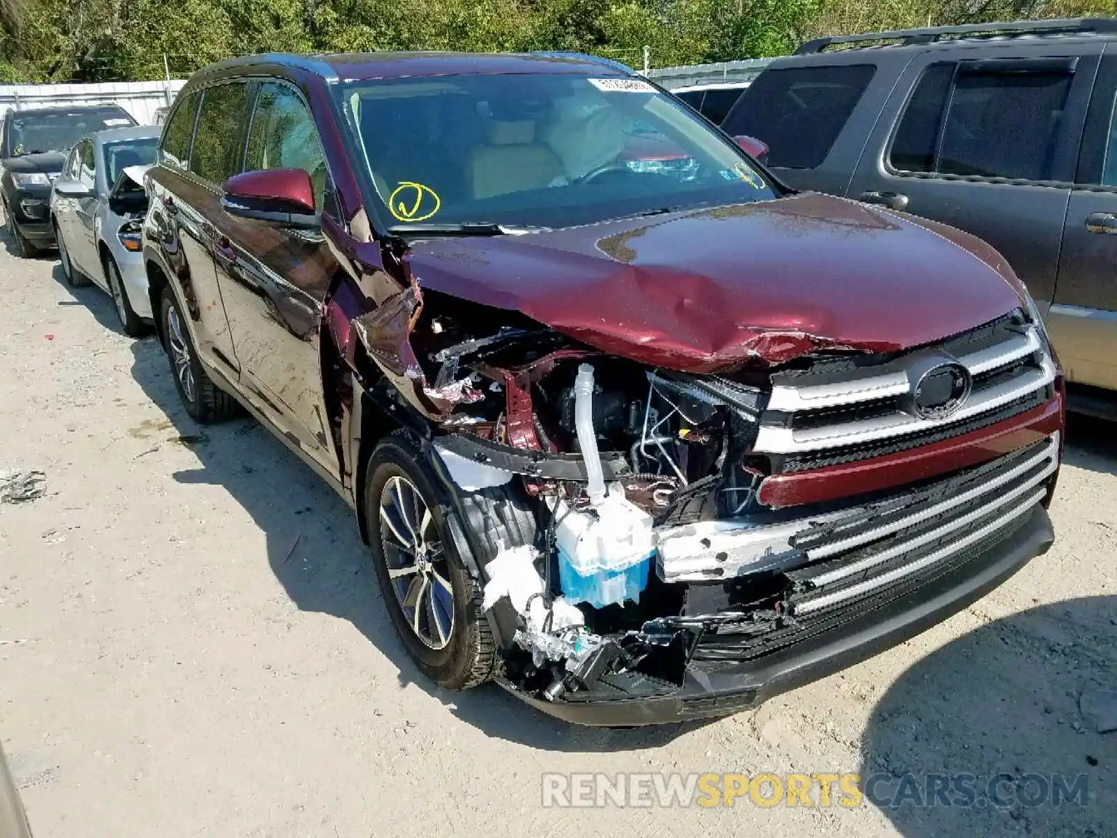 1 Photograph of a damaged car 5TDJZRFH9KS707187 TOYOTA HIGHLANDER 2019