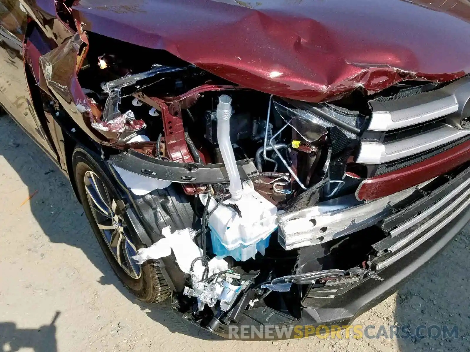 9 Photograph of a damaged car 5TDJZRFH9KS707187 TOYOTA HIGHLANDER 2019