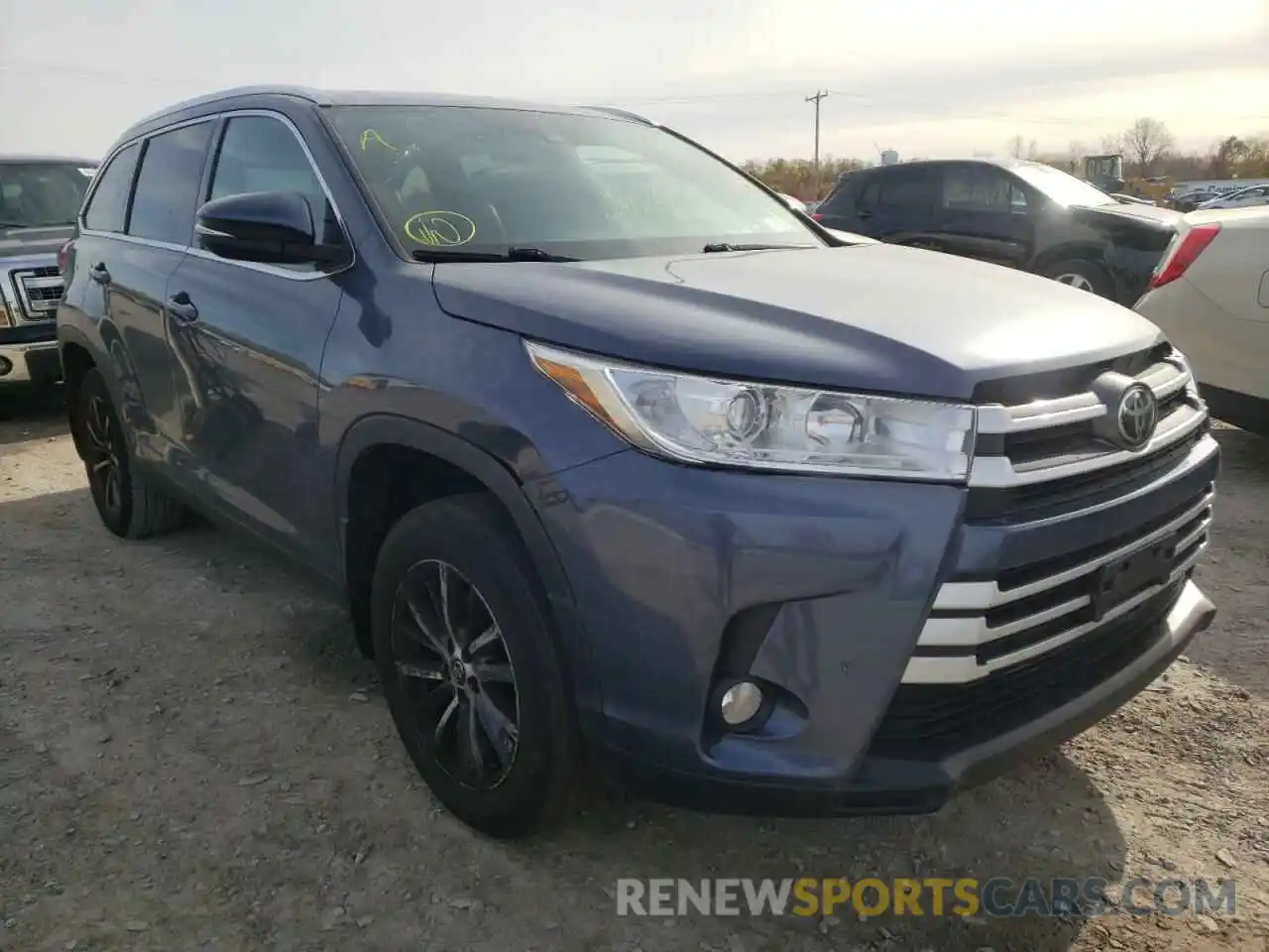 1 Photograph of a damaged car 5TDJZRFH9KS709635 TOYOTA HIGHLANDER 2019