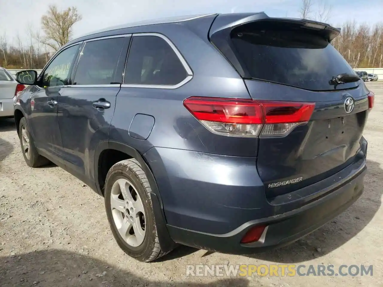 3 Photograph of a damaged car 5TDJZRFH9KS709635 TOYOTA HIGHLANDER 2019