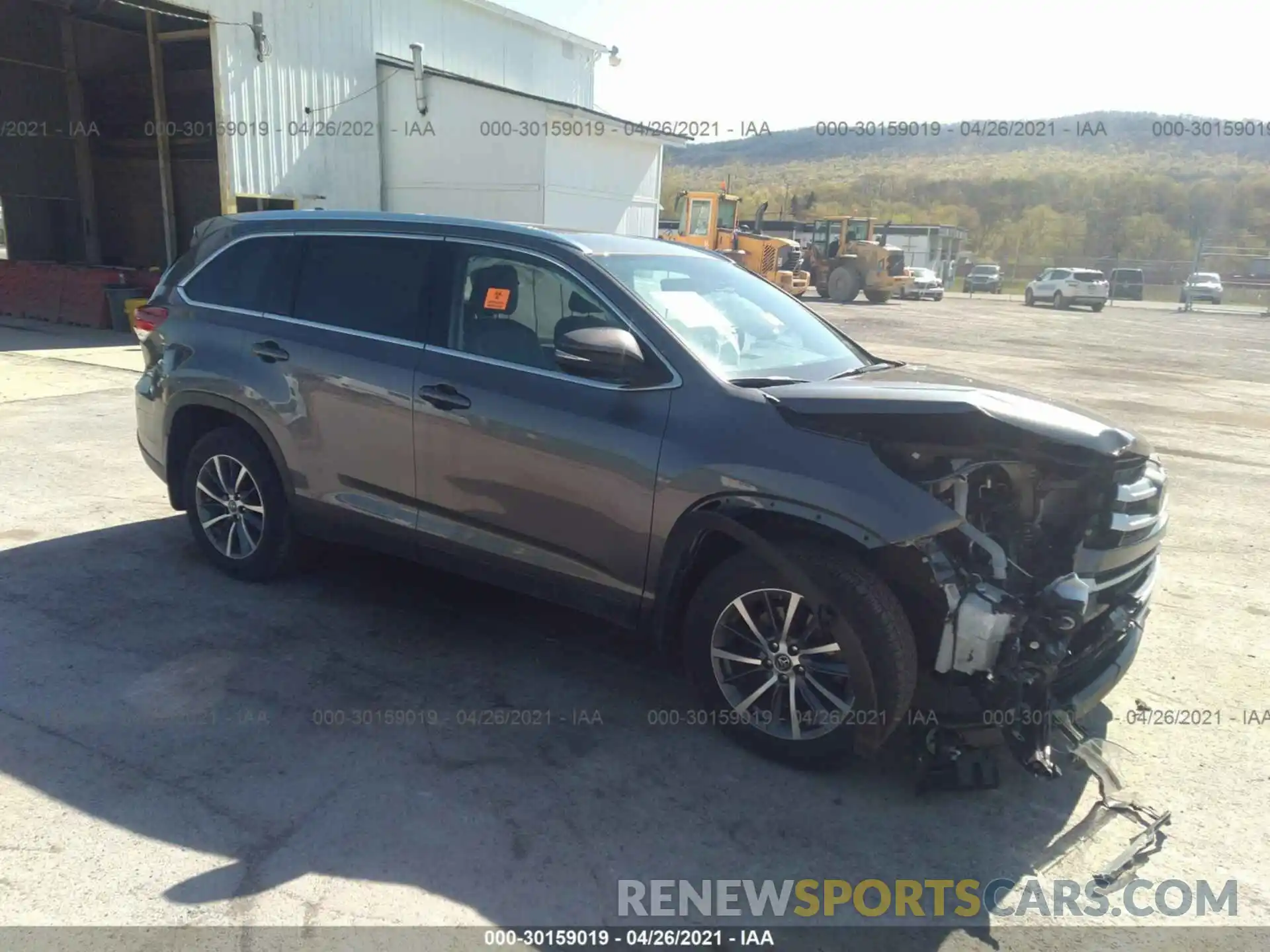 1 Photograph of a damaged car 5TDJZRFH9KS710252 TOYOTA HIGHLANDER 2019