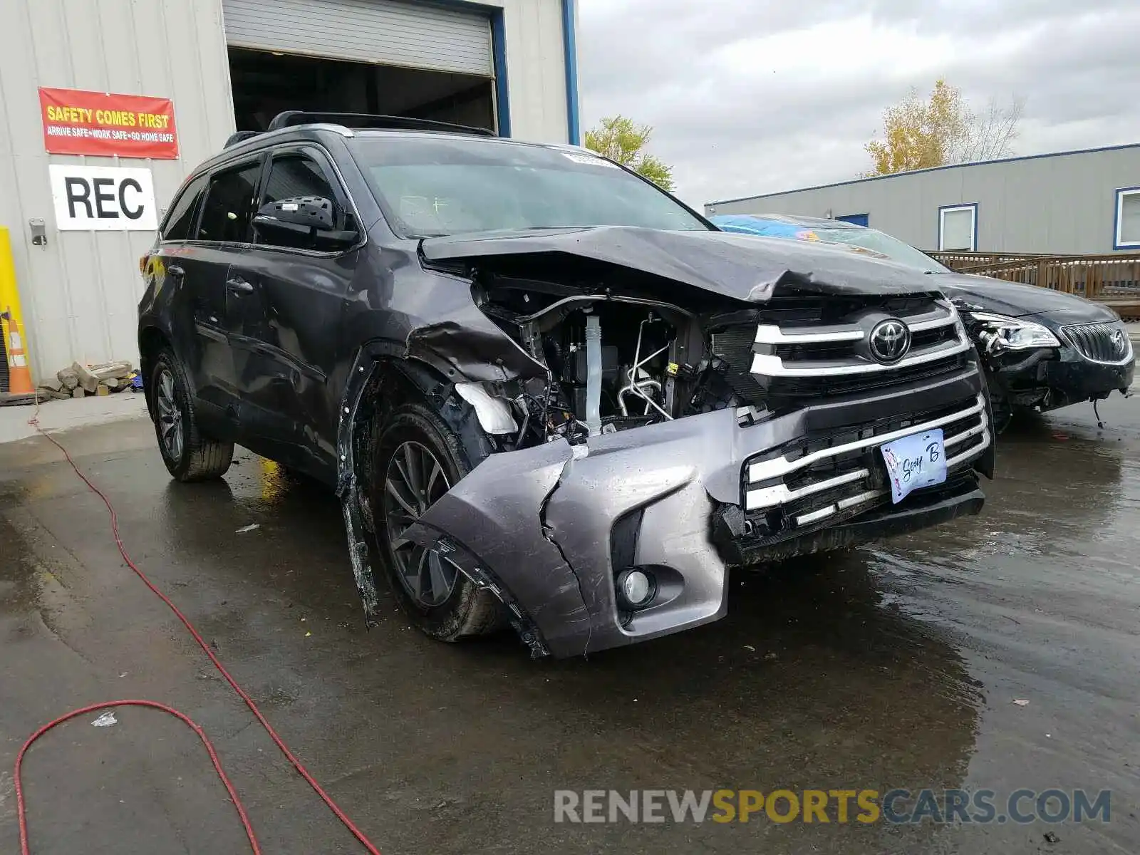 1 Photograph of a damaged car 5TDJZRFH9KS727861 TOYOTA HIGHLANDER 2019