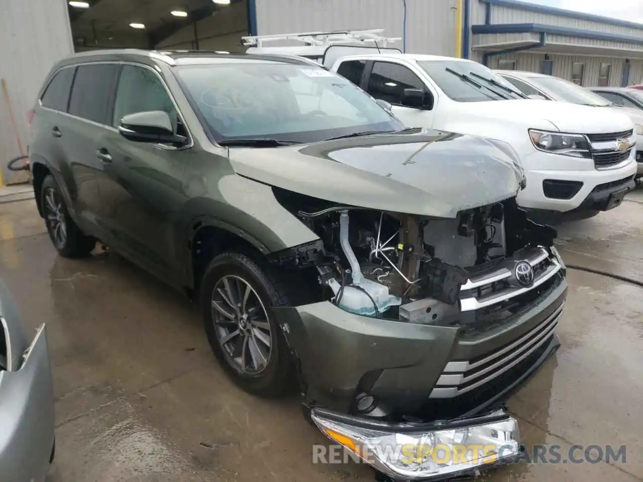 1 Photograph of a damaged car 5TDJZRFH9KS915733 TOYOTA HIGHLANDER 2019