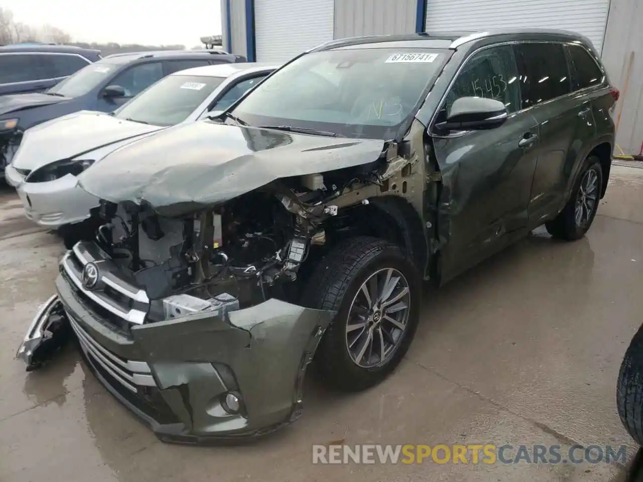 2 Photograph of a damaged car 5TDJZRFH9KS915733 TOYOTA HIGHLANDER 2019