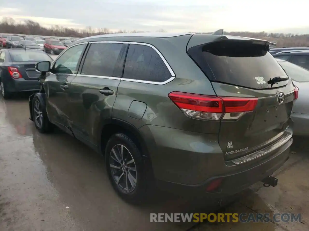 3 Photograph of a damaged car 5TDJZRFH9KS915733 TOYOTA HIGHLANDER 2019