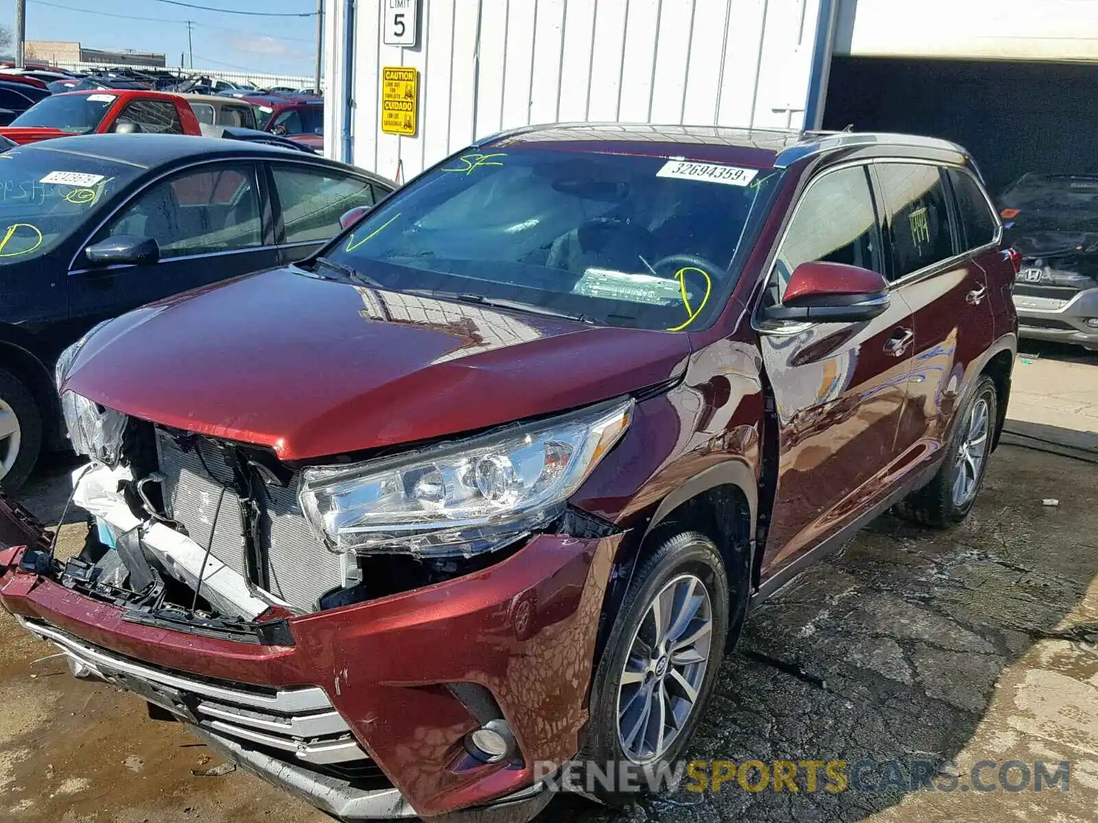 2 Photograph of a damaged car 5TDJZRFH9KS915800 TOYOTA HIGHLANDER 2019