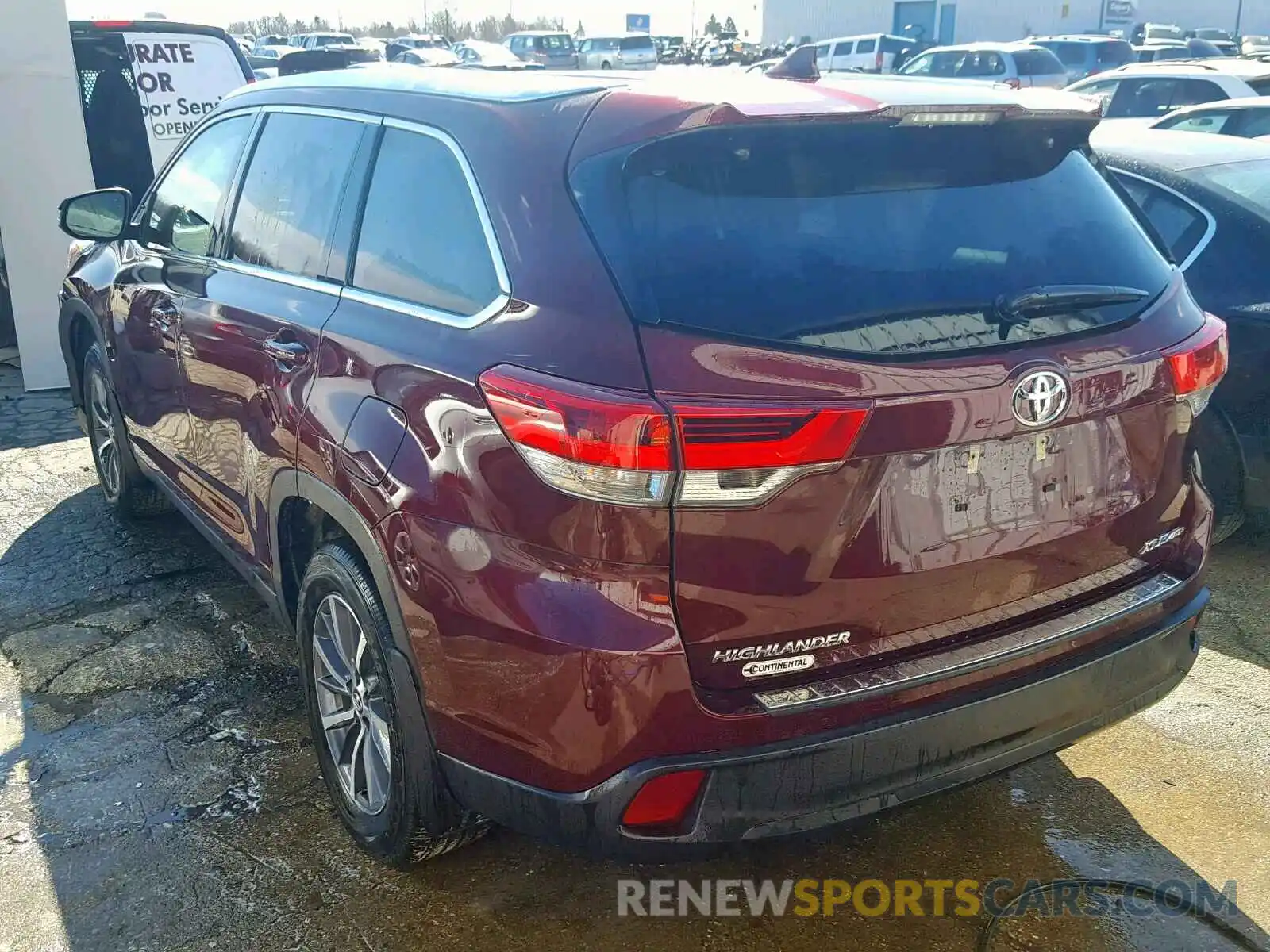 3 Photograph of a damaged car 5TDJZRFH9KS915800 TOYOTA HIGHLANDER 2019