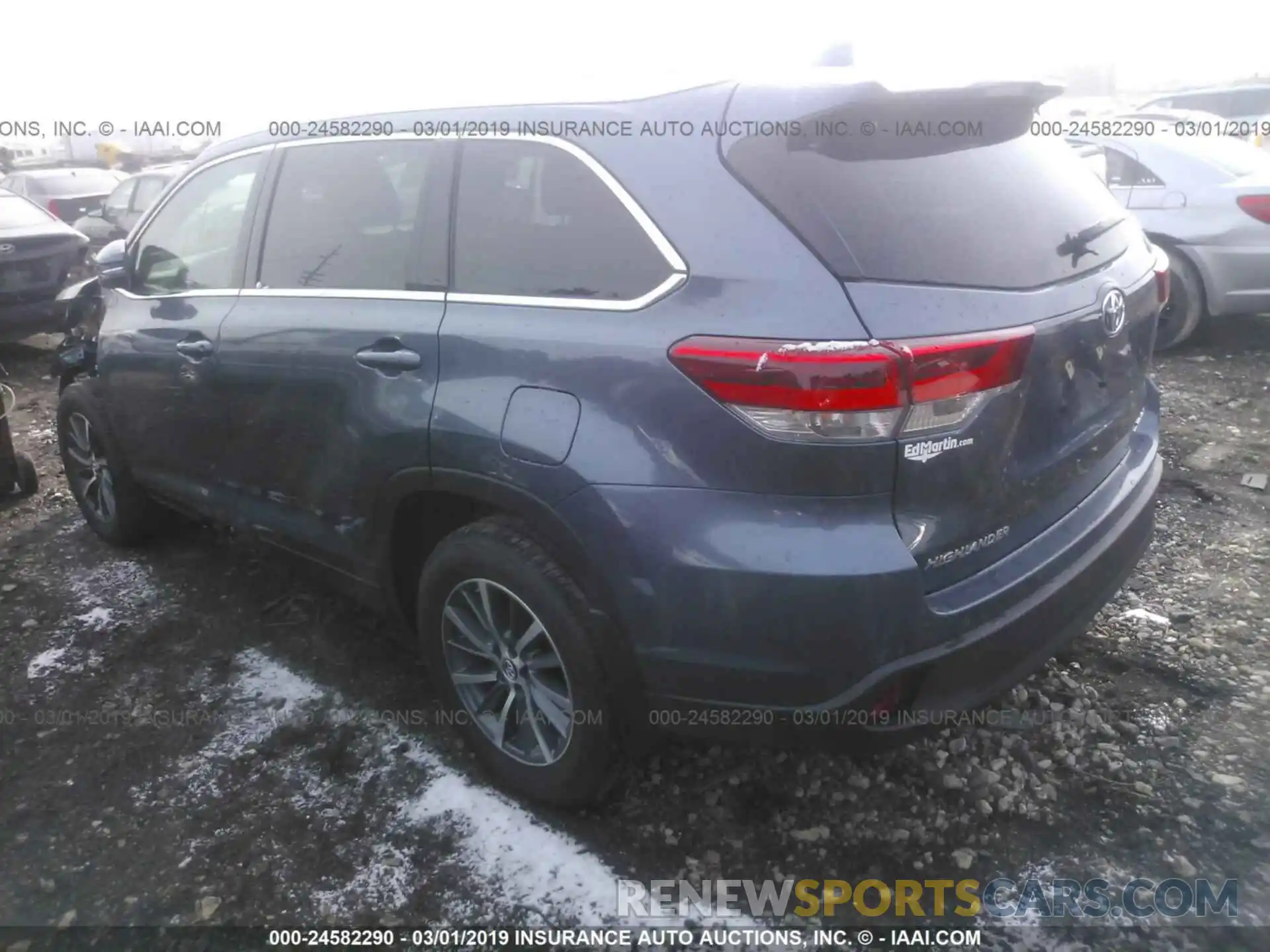 3 Photograph of a damaged car 5TDJZRFH9KS916221 TOYOTA HIGHLANDER 2019