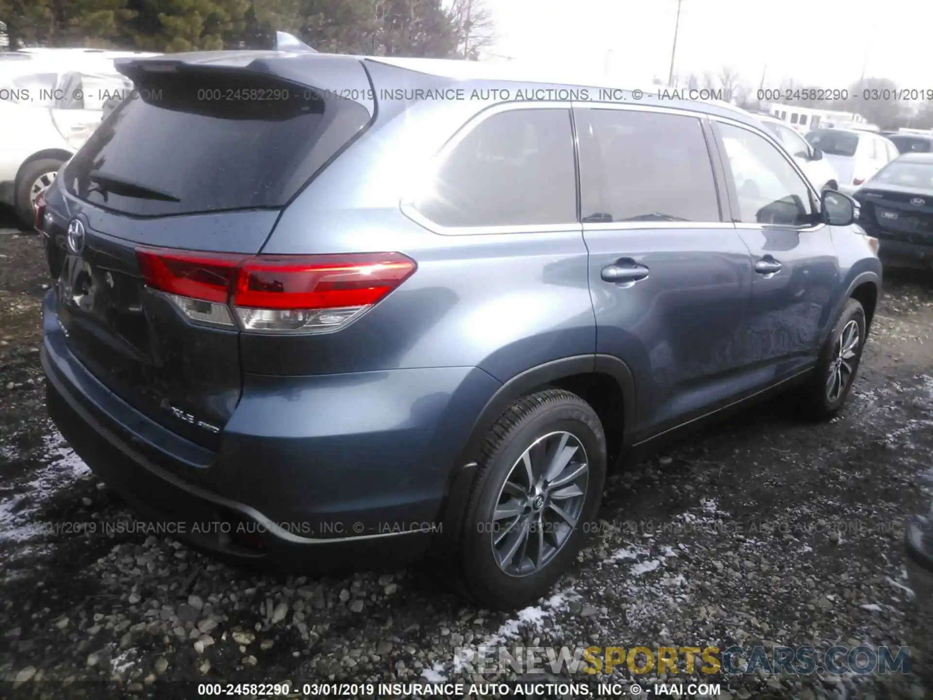 4 Photograph of a damaged car 5TDJZRFH9KS916221 TOYOTA HIGHLANDER 2019