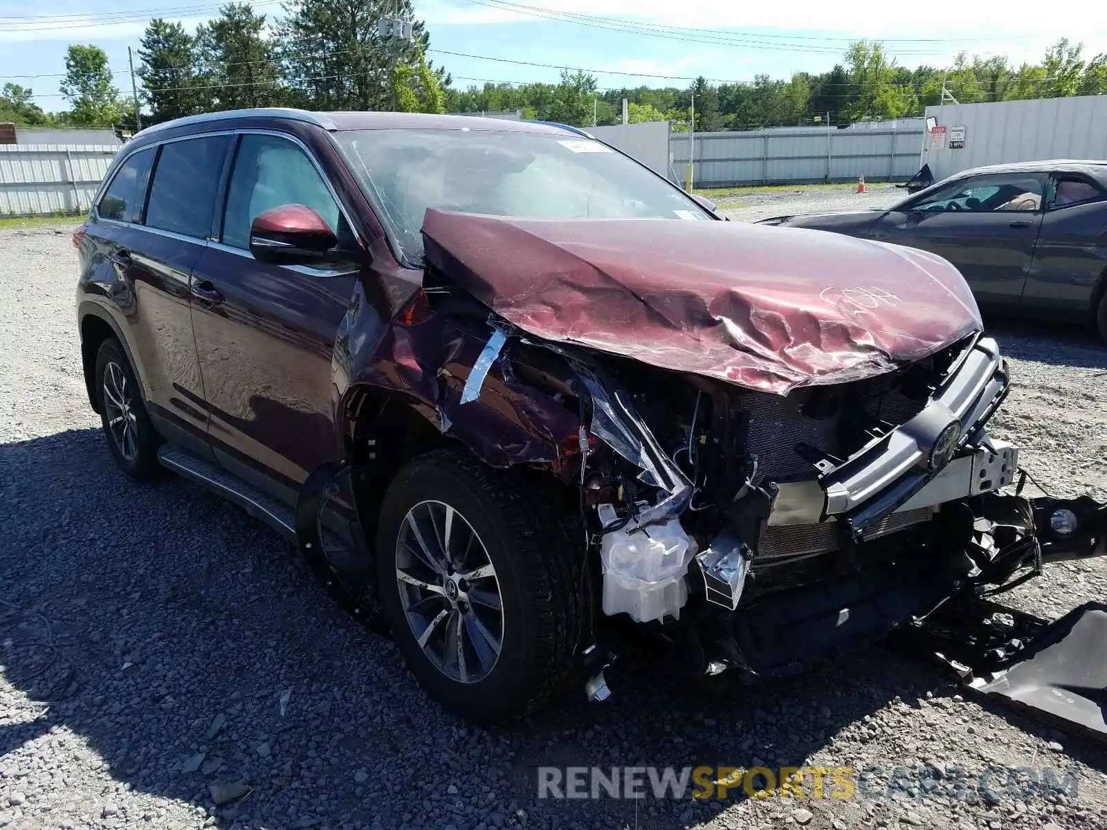 1 Photograph of a damaged car 5TDJZRFH9KS922052 TOYOTA HIGHLANDER 2019