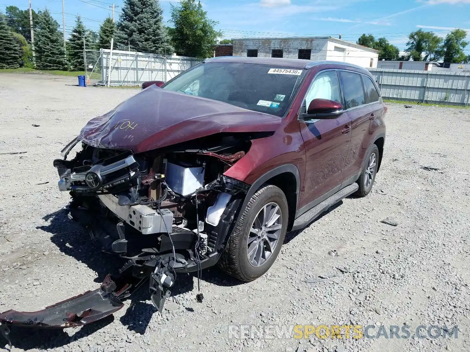 2 Photograph of a damaged car 5TDJZRFH9KS922052 TOYOTA HIGHLANDER 2019