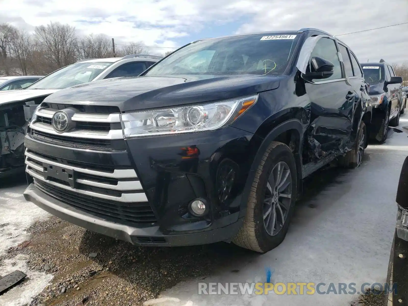 2 Photograph of a damaged car 5TDJZRFH9KS923251 TOYOTA HIGHLANDER 2019