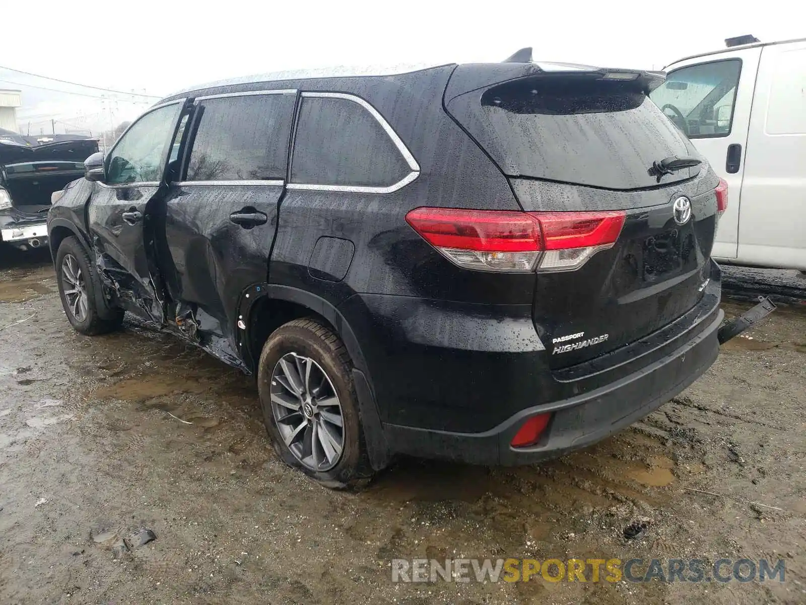 3 Photograph of a damaged car 5TDJZRFH9KS923251 TOYOTA HIGHLANDER 2019