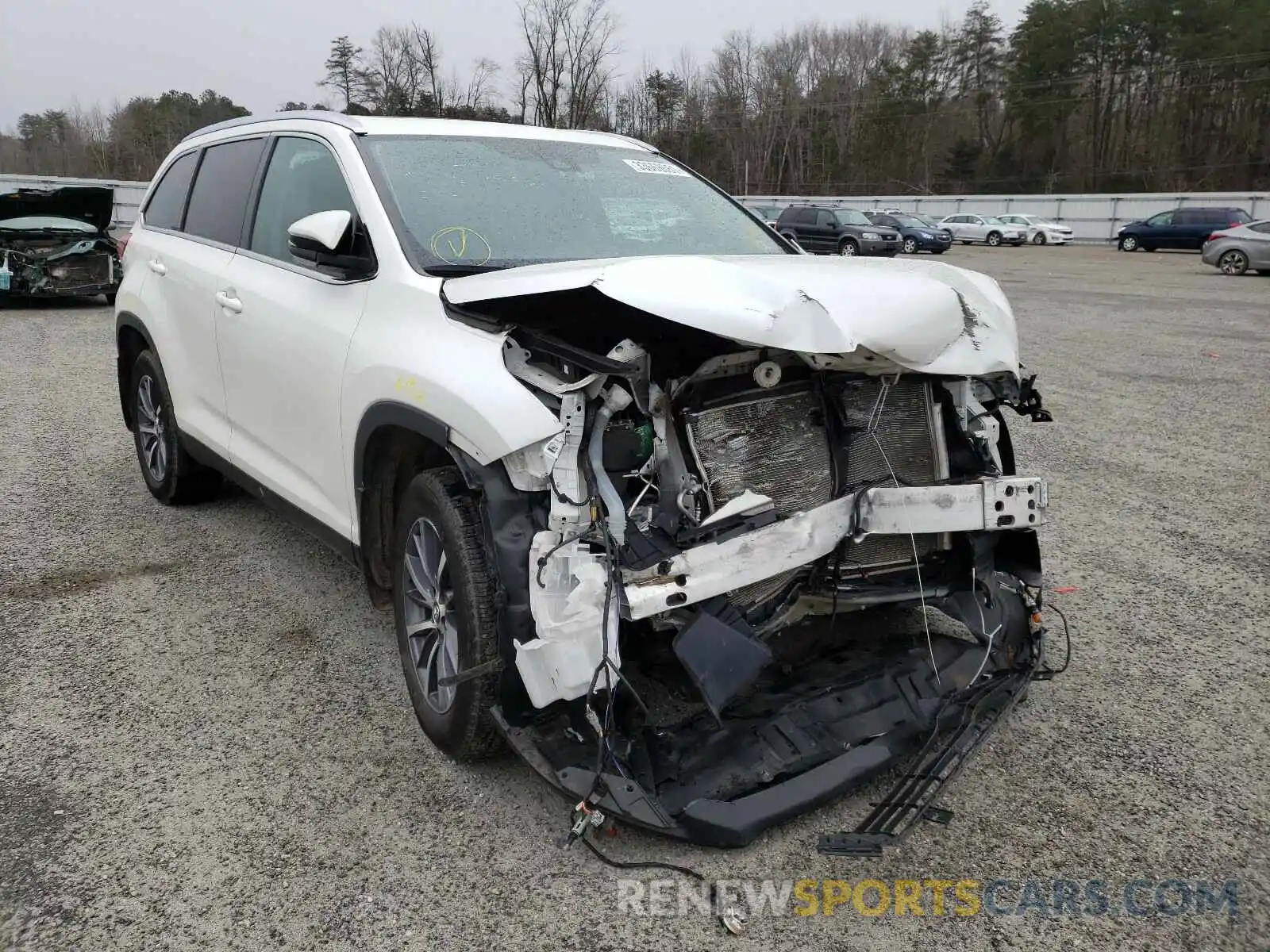 1 Photograph of a damaged car 5TDJZRFH9KS930698 TOYOTA HIGHLANDER 2019