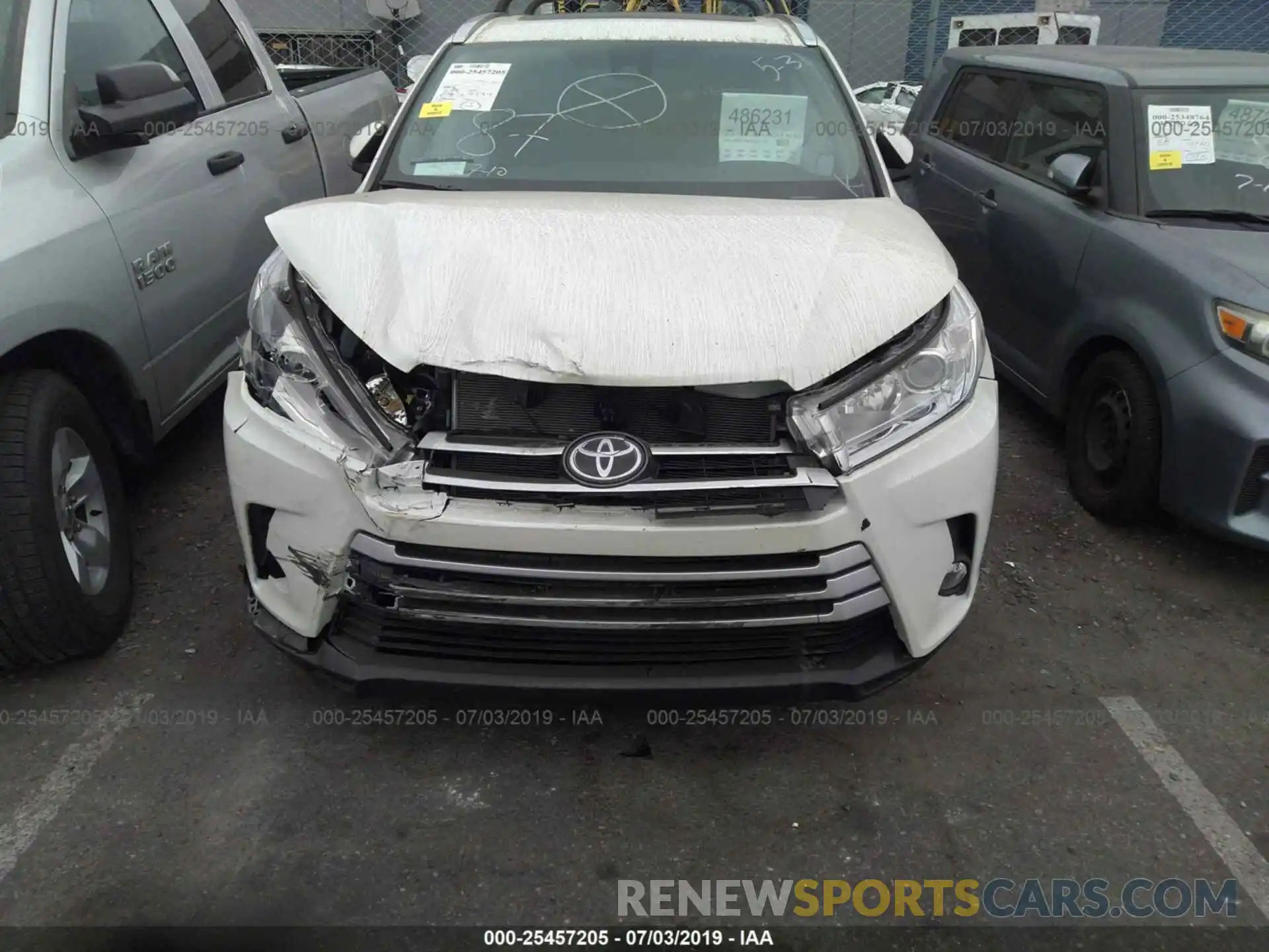 6 Photograph of a damaged car 5TDJZRFH9KS931155 TOYOTA HIGHLANDER 2019