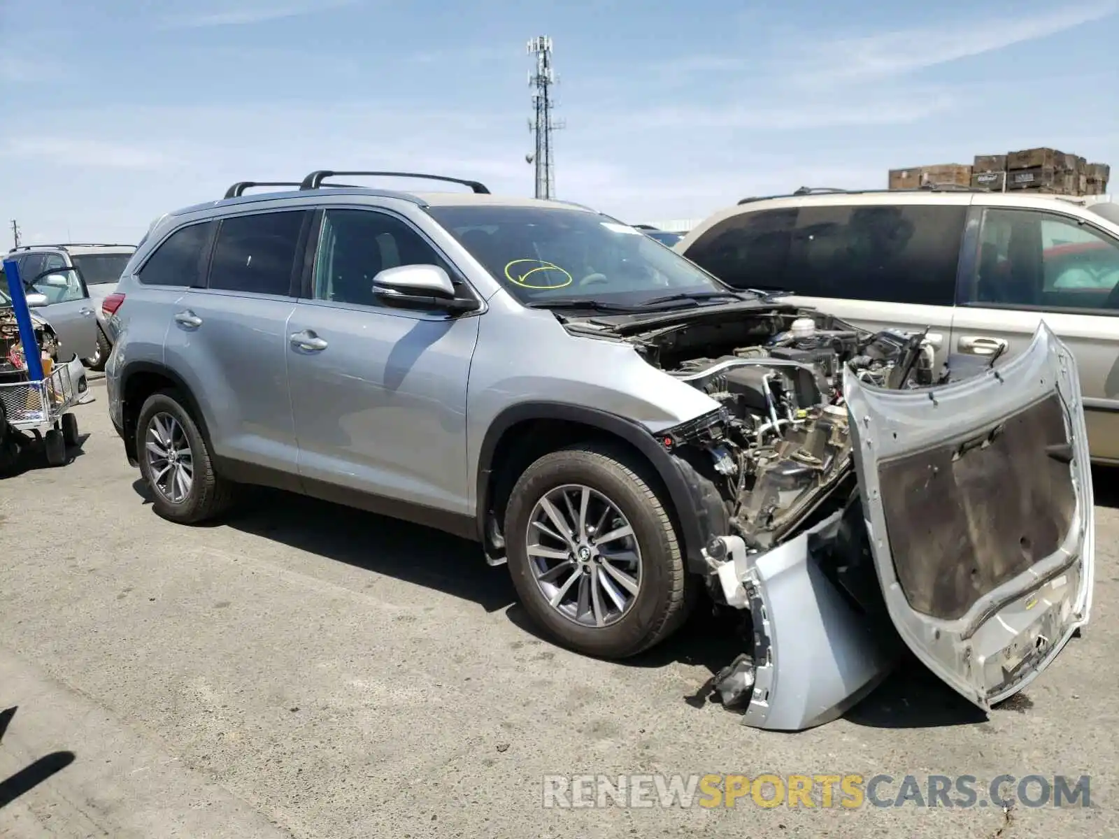 1 Photograph of a damaged car 5TDJZRFH9KS934654 TOYOTA HIGHLANDER 2019