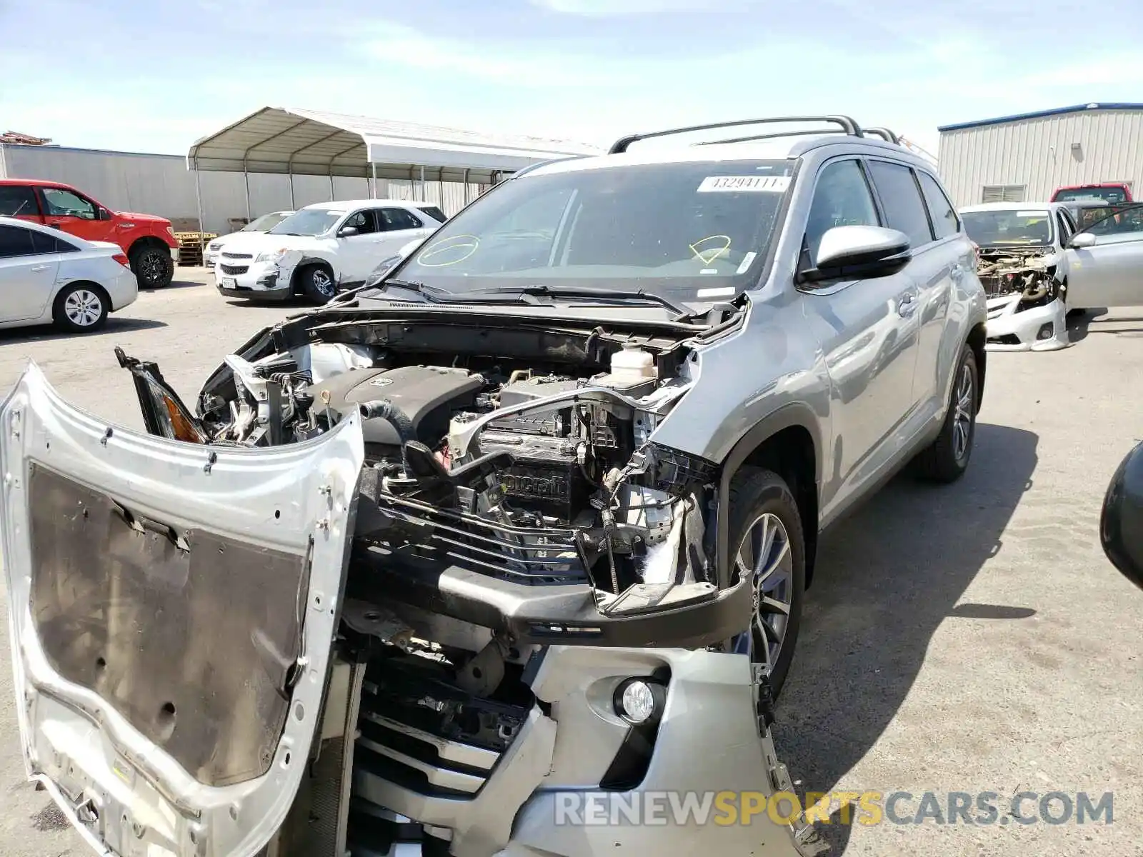 2 Photograph of a damaged car 5TDJZRFH9KS934654 TOYOTA HIGHLANDER 2019