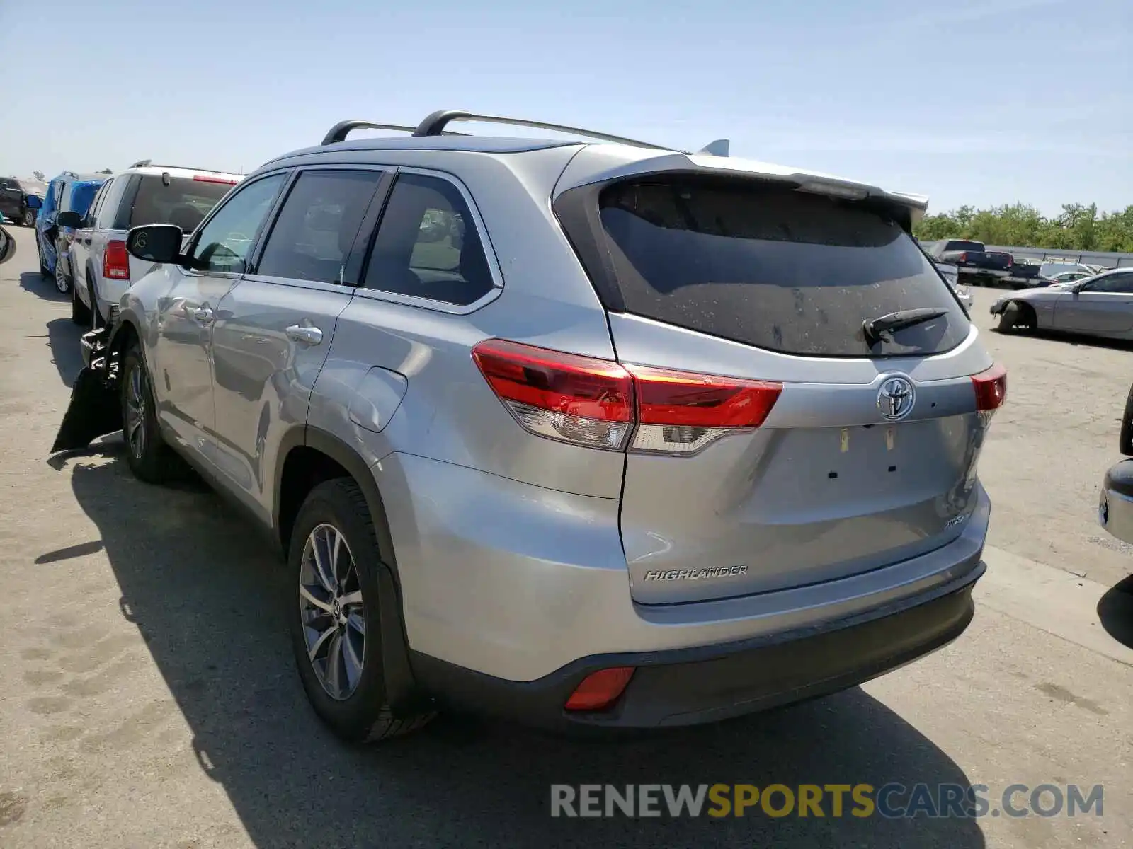 3 Photograph of a damaged car 5TDJZRFH9KS934654 TOYOTA HIGHLANDER 2019