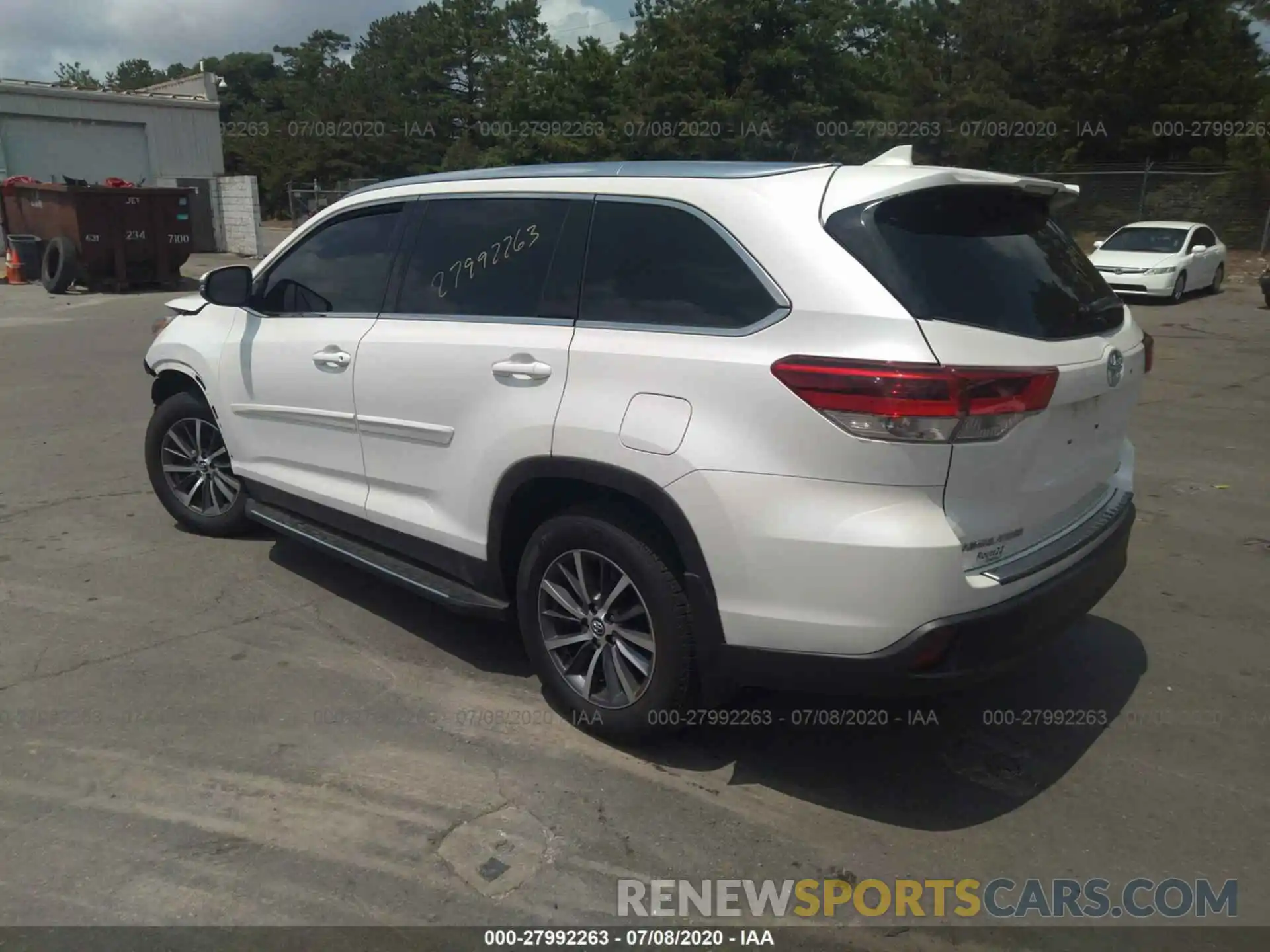 3 Photograph of a damaged car 5TDJZRFH9KS934881 TOYOTA HIGHLANDER 2019