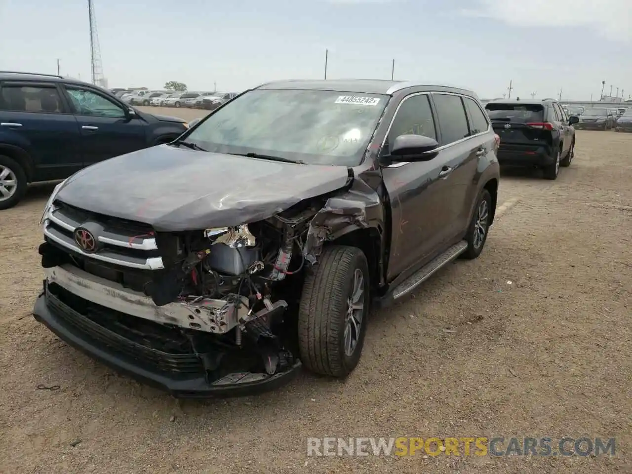 2 Photograph of a damaged car 5TDJZRFH9KS942818 TOYOTA HIGHLANDER 2019