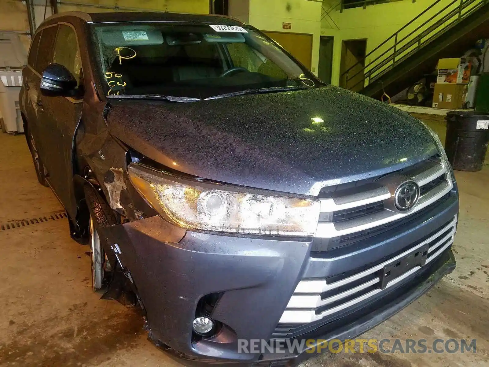 1 Photograph of a damaged car 5TDJZRFH9KS945461 TOYOTA HIGHLANDER 2019